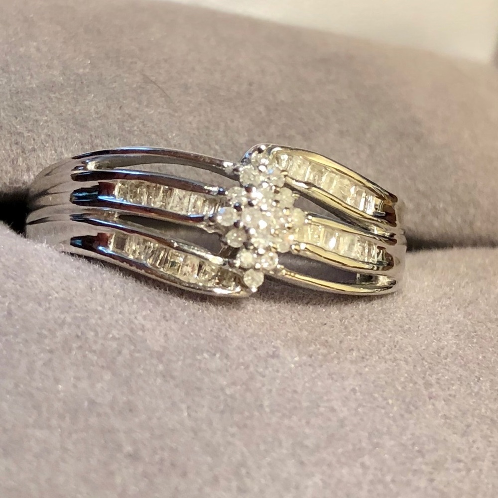 Genuine Diamond Ring. 0.25 cts